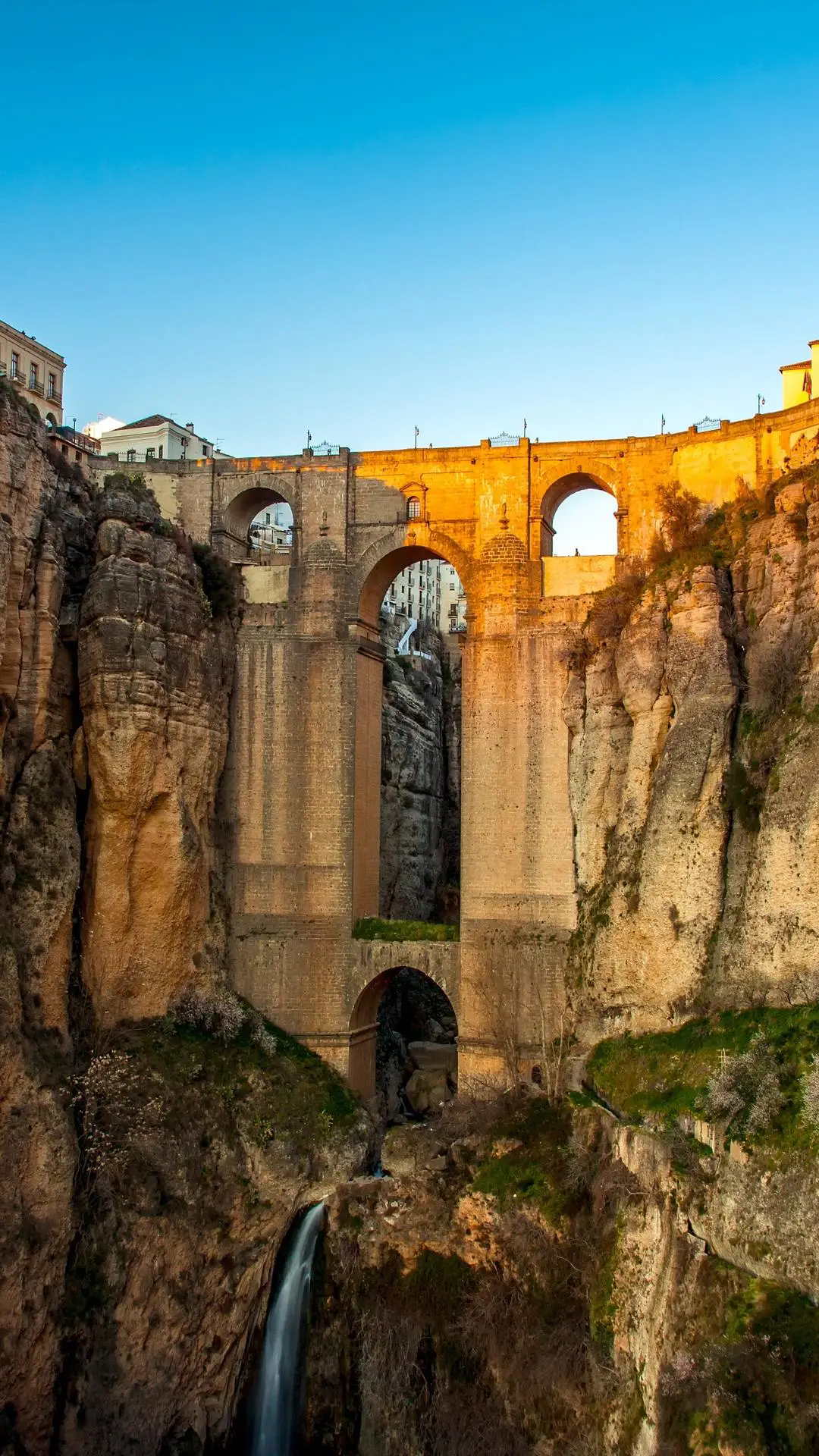 跨越悬崖的桥梁